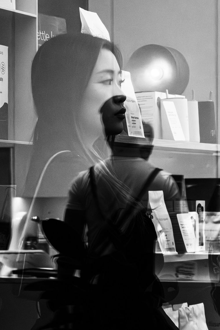 Sydney CBD | Girl waiting for coffee 02 | 2026